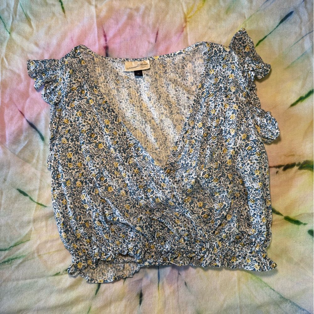 Universal Thread Blue and Yellow Floral wrap cropped top 100% cotton